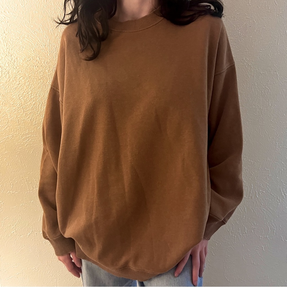 oversized tan crewneck sweatshirt